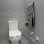 Stylish 1 Bed Leeds Apartment! * לידס