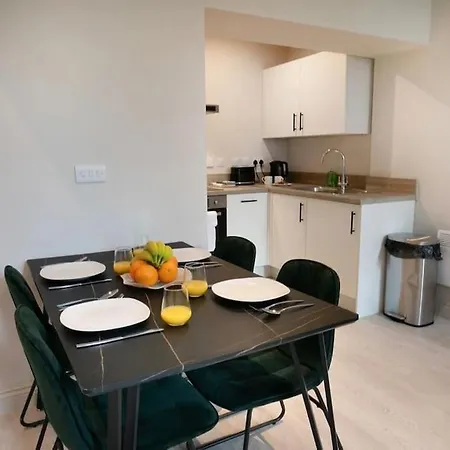 Stylish 1 Bed Leeds Apartment! דירה לידס