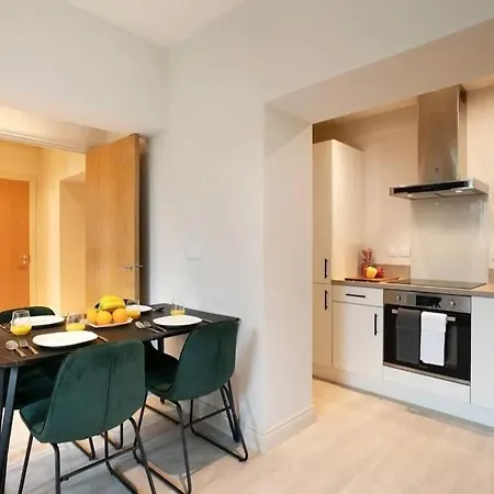 Stylish 1 Bed Leeds Apartment! לידס